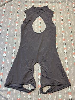 🍄Sleeveless Black Cutout Romper